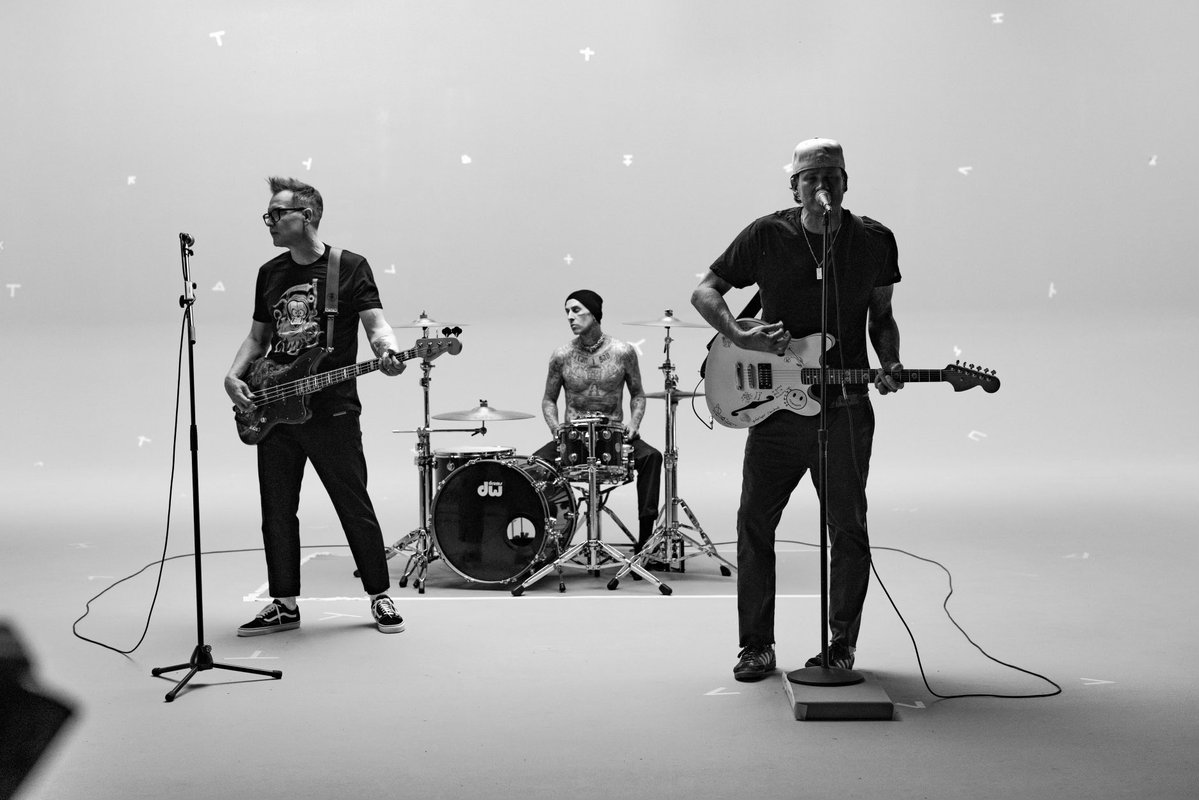 blink182italia's tweet photo. On this day 3 years ago, blink-182 released ONE MORE TIME! 🖤 https://t.co/oS9mszwN1r