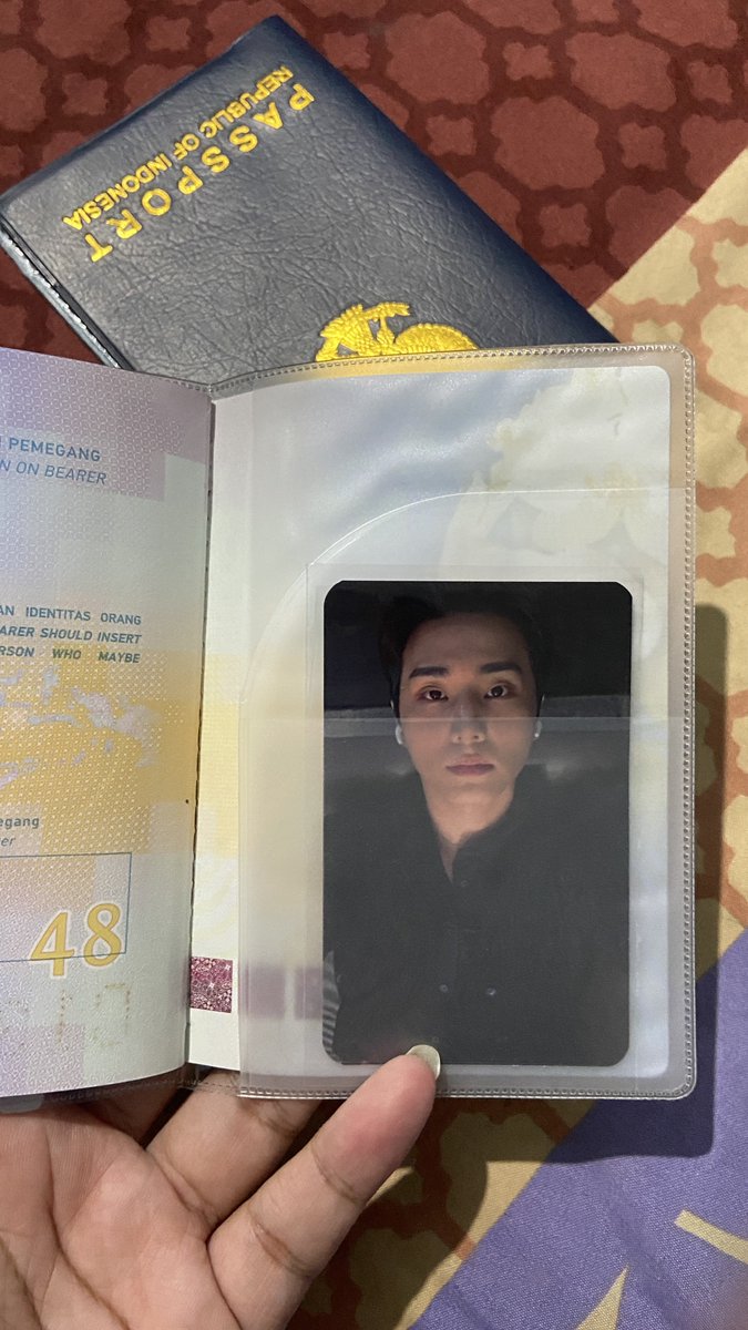 nachobaramiya's tweet photo. Sukaaakk!!🖤
Dapet freebies kertas ganteng pula. Maacii kakk @karaflames https://t.co/gbZ5u3JLuG