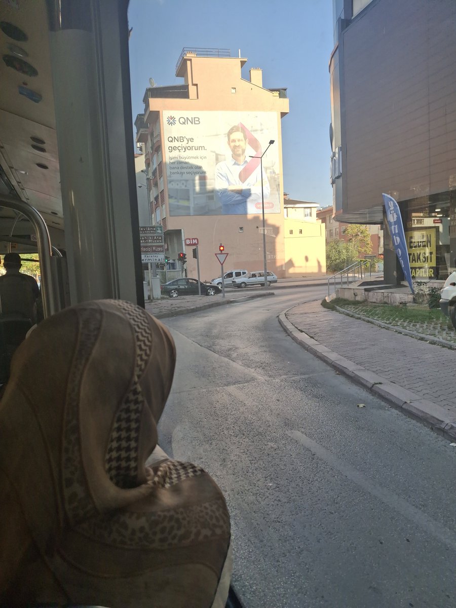 busra4411's tweet photo. Otobüsün sesi + Cem belevi ile vibelıyorum https://t.co/7CMCv5d8N6