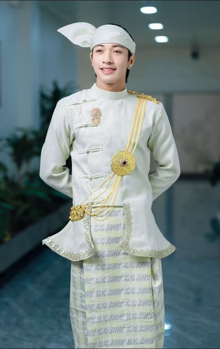 EiEiThe24289635's tweet photo. ပြည့်စုံတင့်တယ် ချောမောလှပါတယ်
#aungzabu #theartoftradition
#အောင်ဇမ္ဗူ https://t.co/sQ1xNayWj0