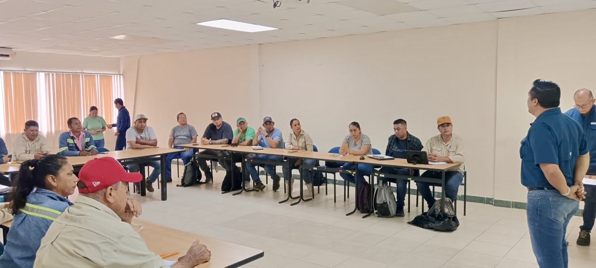 INIAPECUADOR's tweet photo. #Orellana | La Estación Experimental Central de la Amazonía del INIAP capacitó a 22 técnicos del @GADPORELLANA en manejo forestal y silvicultural de melina, nutrición y conservación de suelos, contribuyendo a proyectos de producción forestal y recuperación de suelos degradados. https://t.co/hyGNM50ge4