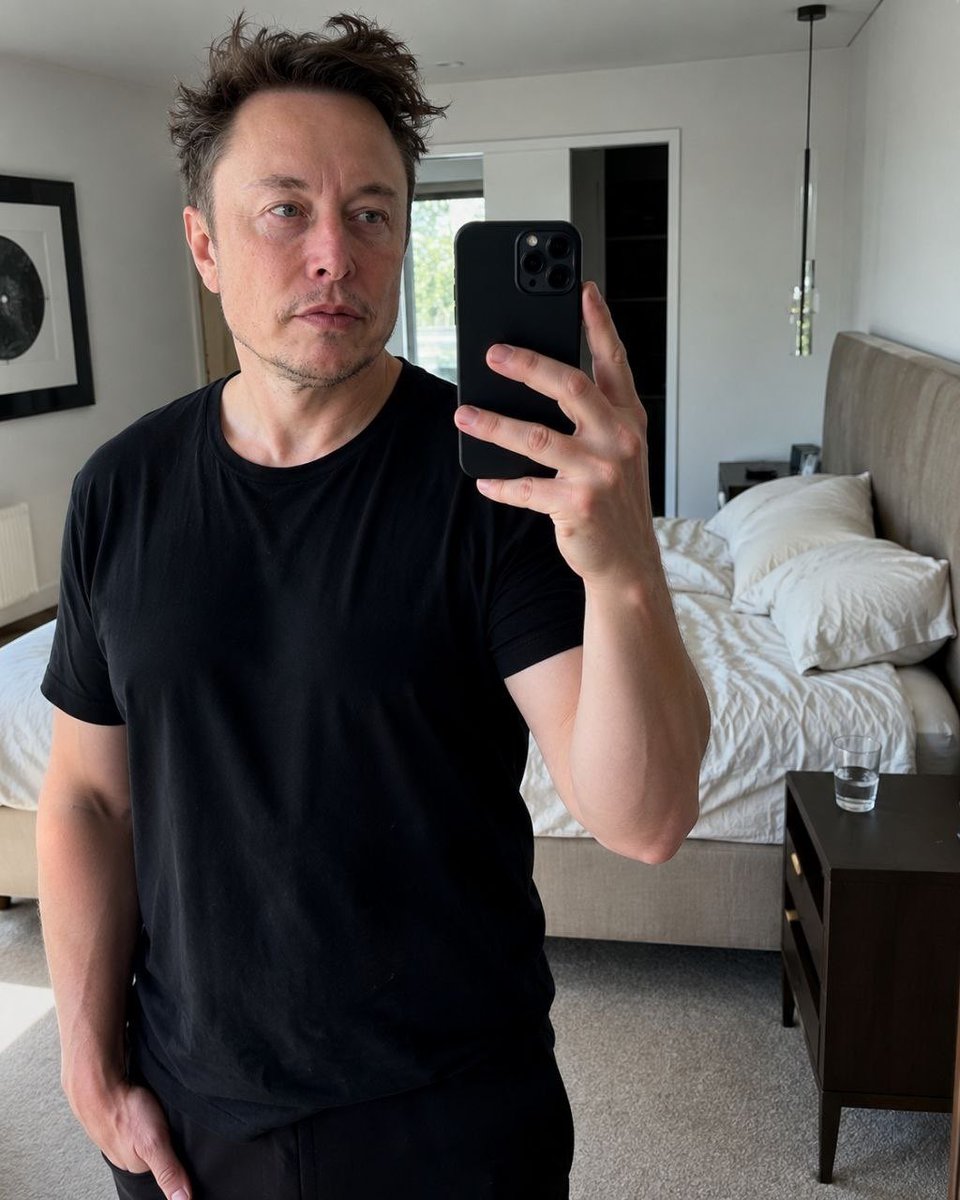 Dushee16's tweet photo. Be honest 👇 

If Elon Musk invited your family to dinner, would you go?

A. ❤️ Absolutely
B. 🤔 Maybe
C. 😅 No https://t.co/0UOPapV5Vc