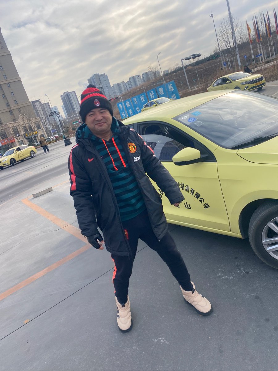 LarondaMckrlc's tweet photo. Just nailed my first parallel parking!  After 3 hours of sweating and 10 failed tries, today’s driving lesson felt like a win. Slowly getting the hang of it—can’t wait for the road test next month! #LearnerDriver #DrivingLesson https://t.co/WfrKlvWpRk