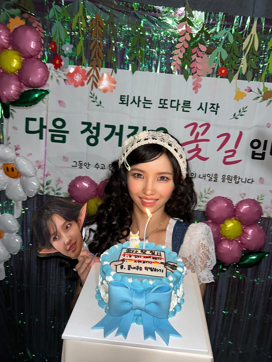 2YEONZIP's tweet photo. 260921 #Soyeon instagram 

it feels like just yesterday that i was completely lost, wondering what kind of music i should be making, and finding it so difficult to produce myself… and now i’ve already had my last music show stage. i can’t believe it 🥹

i wanted to try something new, so i met with all kinds of people, i tried making “hip” music even when it wasn’t really my taste because i wanted to make a hip album, and then i went back and looked through all the music i had made up till now, thinking that maybe being more like myself was better.
after going through all these times where i lost my sense of direction and got everything mixed up, i think i ended up making the most honest and romantic album! 🎵

it might not be some an artistic or intricately cohesive album, but i think it became an album that really contains my heart. so from the process all the way to the result, i’m so so proud and happy 😜 thank you so much to everyone who stayed with me through all my long concerns. because of all of you, the dream I had drawn out was able to be completed safely 🙏

and nebobo! i love ‘what a wonderful life’ sooo~ much 💕 what did you guys think?
my album can’t be explained by just one genre, but it’s filled with nothing but my sincerity. if our nebobo were happy during my promotions, then i think that means my heart reached you!!
thank you for giving me more love than i could ever deserve. thanks to you, I was happy! ❤️

looking back, even those days when I was struggling so much that i thought i couldn’t do this anymore, repeatedly going back to the beginning, worrying that i was just wasting my time and regretting everything… feel kind of romantic now 🩵

thanks to everyone who felt that sense of liberation and related to what i was trying to express, i gained a lifetime’s worth of motivation to keep going without ever quitting my job 💕
it was a really happy two weeks! thank you!

well then, everyone…
an~nyeong~hi~gye~sae~yeo~ 🎵
