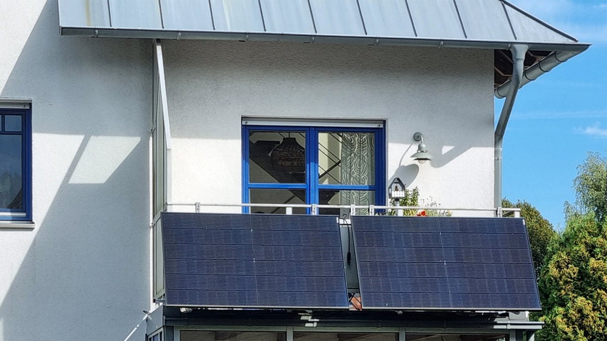 pvmagazineusa's tweet photo. Plug-in solar roundup: Mango Power gets UL 3700; Bright Saver kicks off crowdfunding https://t.co/PcKNdZeoWK #SolarEnergy #USEnergy #EnergyStorage https://t.co/uNy6cStAqU