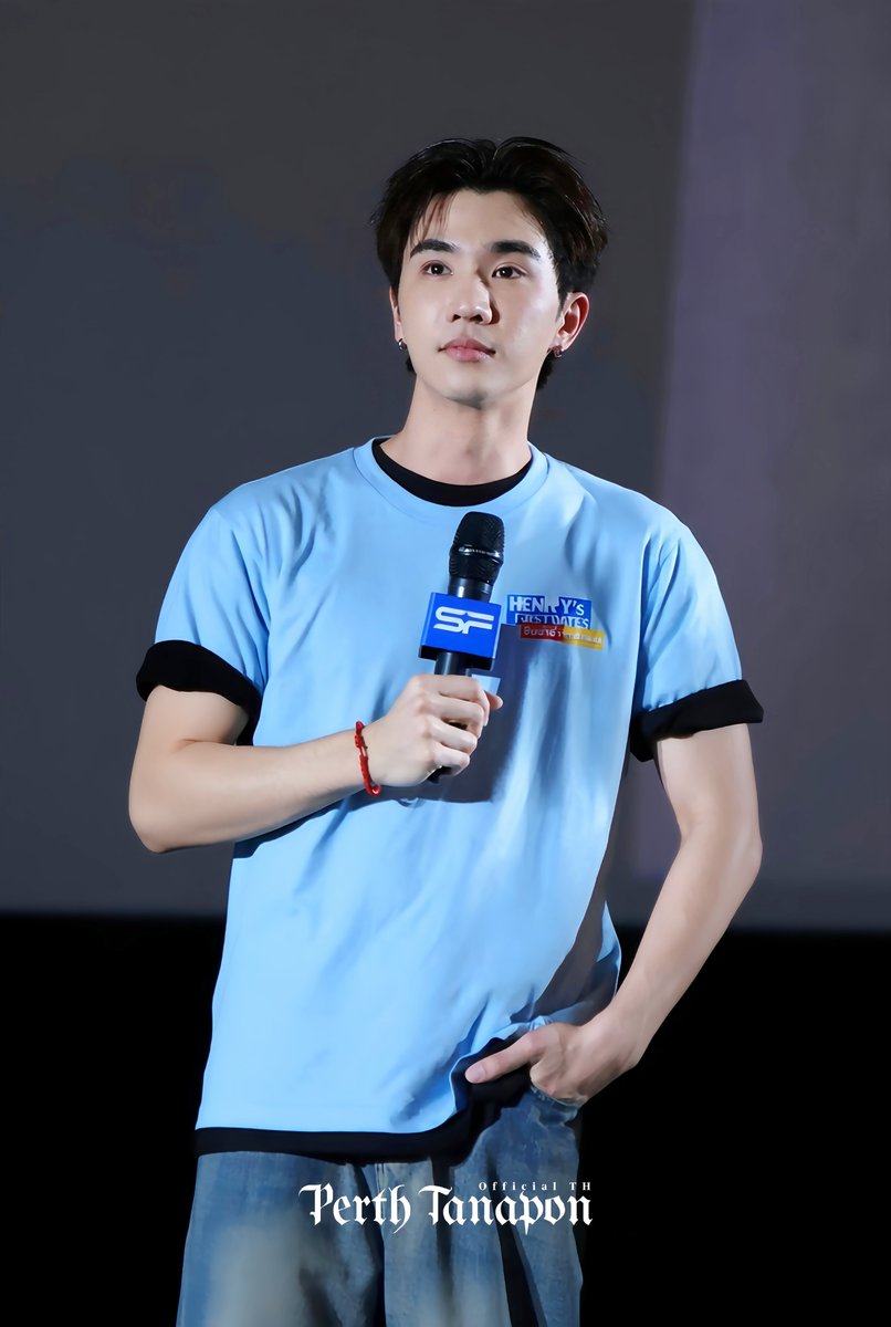 PerthOfficialTH's tweet photo. ใส่เสื้อฟ้า...พี่เท่หรือไม่

PPXPD WITH HENRY SF

#SFxPerthDomiia
#PerthTanapon https://t.co/Uq7YmsYF9Q