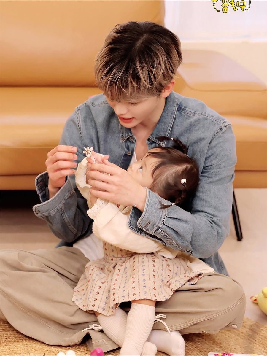 0nyourtam's tweet photo. พ่อแม่เราเองค่ะ พวกท่านเลิกกันเลยแบ่งลูกกันเลี้ยง คนนึงไปเมกากับพ่อ อีกคนอยู่เกาหลีกับแม่
💔😔💔 https://t.co/EQS8gQIhSC