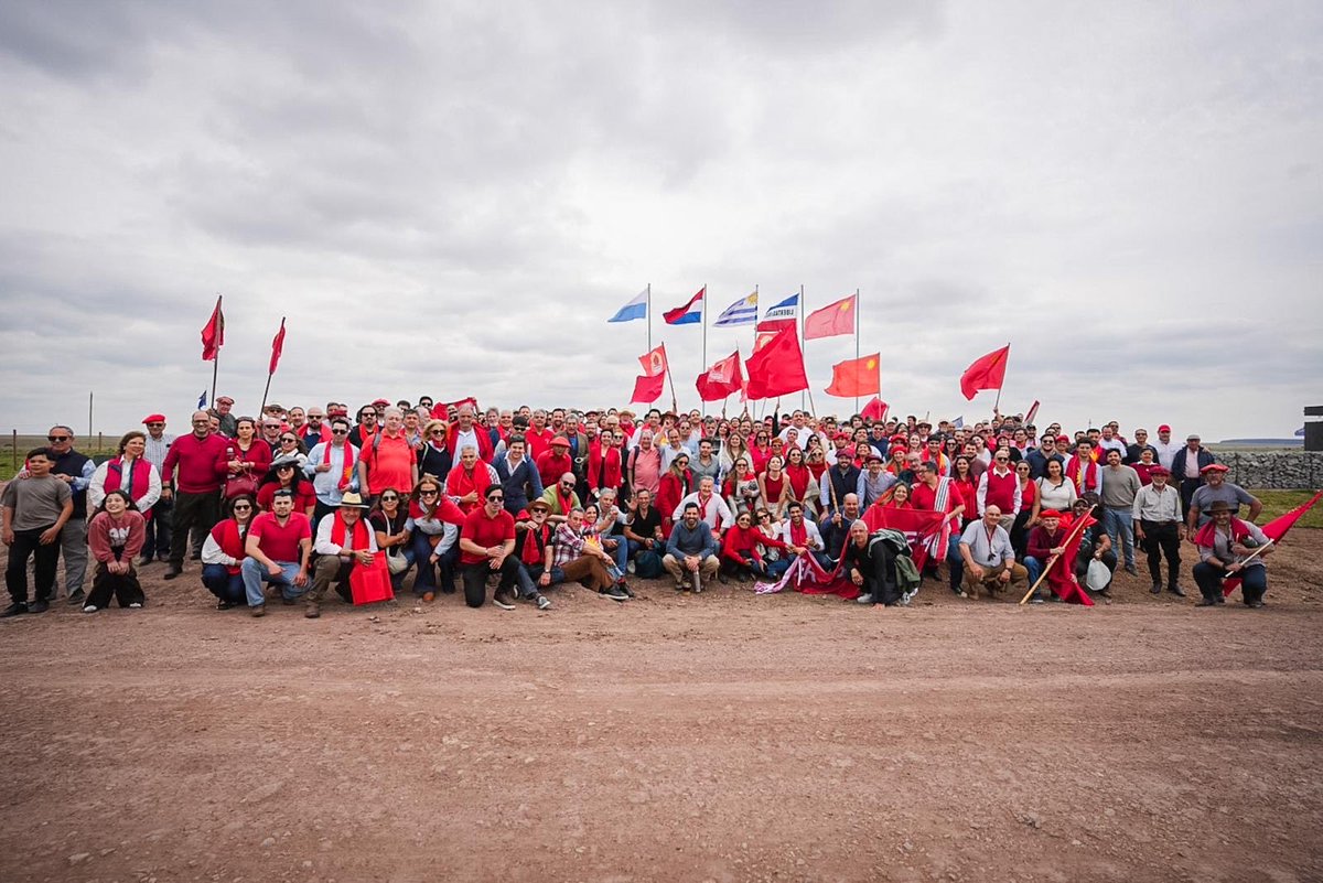 PartidoColorado's tweet photo. El sábado 19 de setiembre, los colorados volvimos a Carpintería. Volvimos al lugar donde, hace 190 años, nació nuestra divisa.

No fue solamente un encuentro con la historia. Fue la renovación de un compromiso.

Fieles a nuestras convicciones, a nuestra vocación republicana y a nuestra visión humanista, asumimos ese legado para hacerlo vivir en el presente y proyectarlo con coraje hacia el futuro.

190 años de la Divisa Colorada.
Legado y futuro.