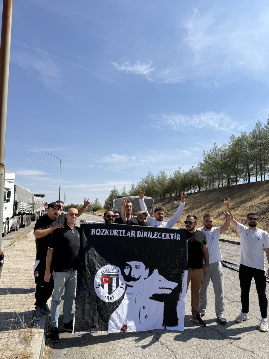 iozsrc06jk's tweet photo. @fthhnslvi çArşı ANKARA 🇹🇷🦅
Dosta Güven Düşmana Korku Verir . https://t.co/UEXrgfOzRU