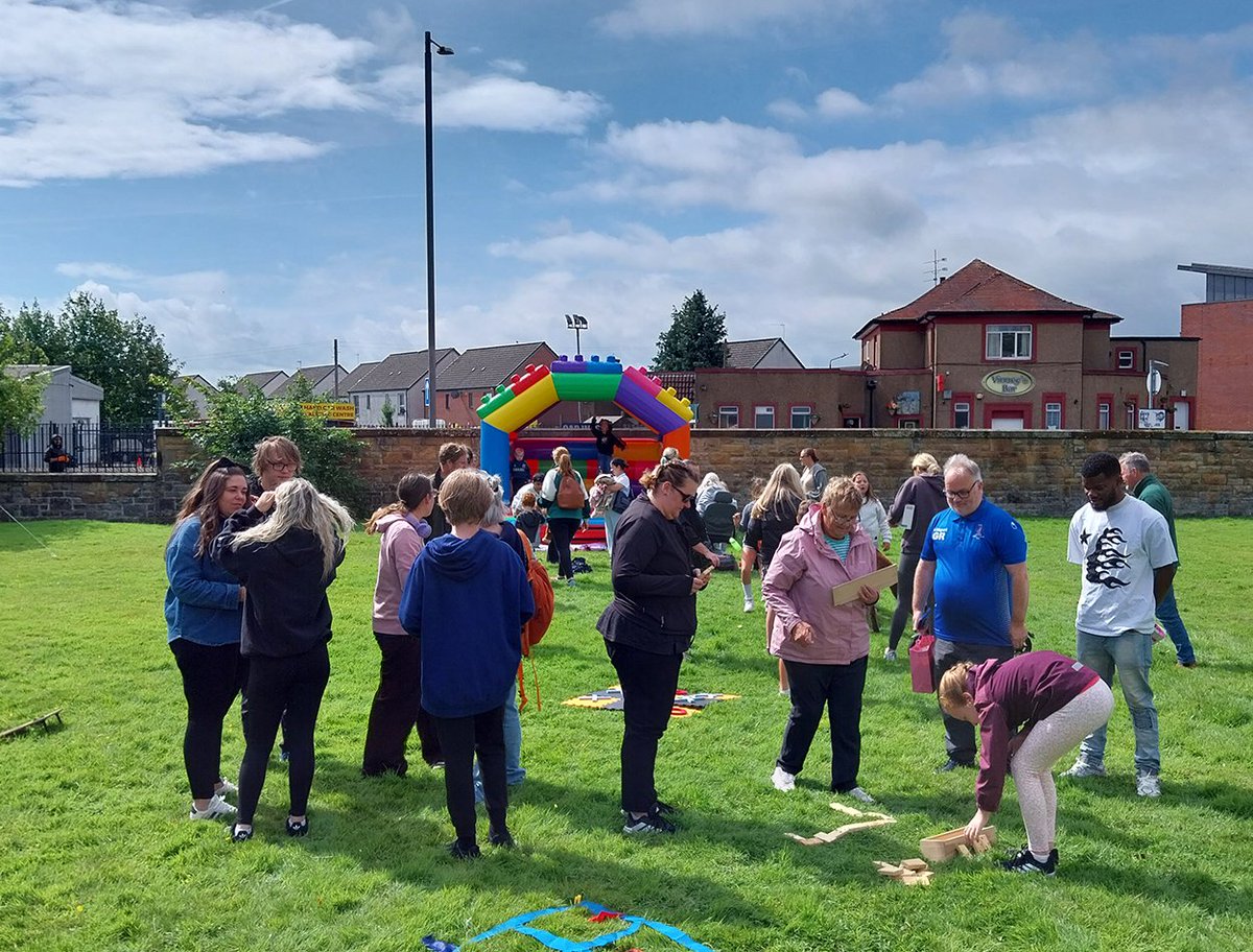 sideysolutions's tweet photo. Supporting 20 years of positive impact in Stirling. 💙

We supported Stirling Community Enterprise’s 20th anniversary Fun Day by donating water bottles and paint pens for local children to personalise and take back to school.

@StirlingCouncil 

#SupportingCommunities #Stirling https://t.co/y184duoUoQ