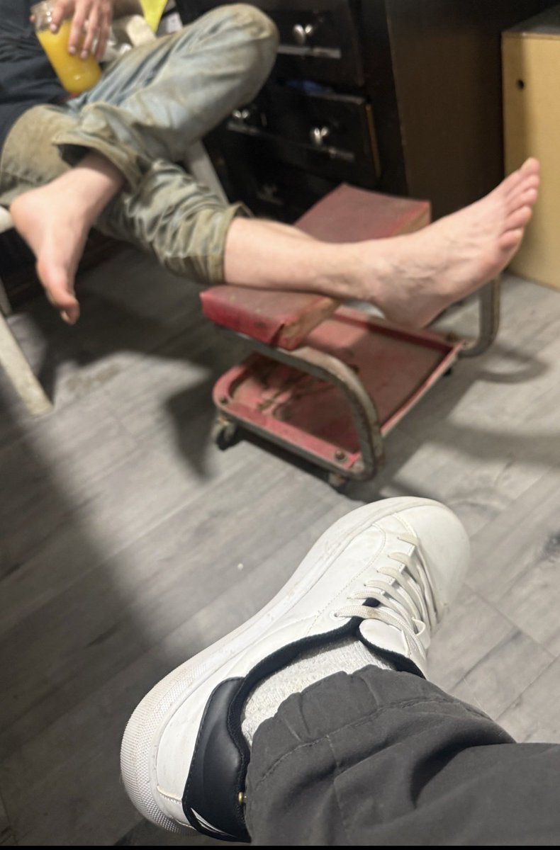 Dudestoes's tweet photo. 🥾 🍹 🧦#mansocks #mandirtysocks #gaysocks #malesmellysocks #gayfootfetish #gayfeetfetish #mansoles #dudesocks #socksmanfetish #malesockfetish #manboots #malebootfetish #hotmanboots #hotmenboots #smellymanboots #smellymaleboots #menwhitesocks #straightfeet https://t.co/MPlWOWOJjl
