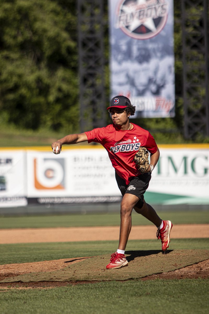 GFlyBoys's tweet photo. Practice like you play. #WeStayFly #motivationmondays https://t.co/ac77IjEauN