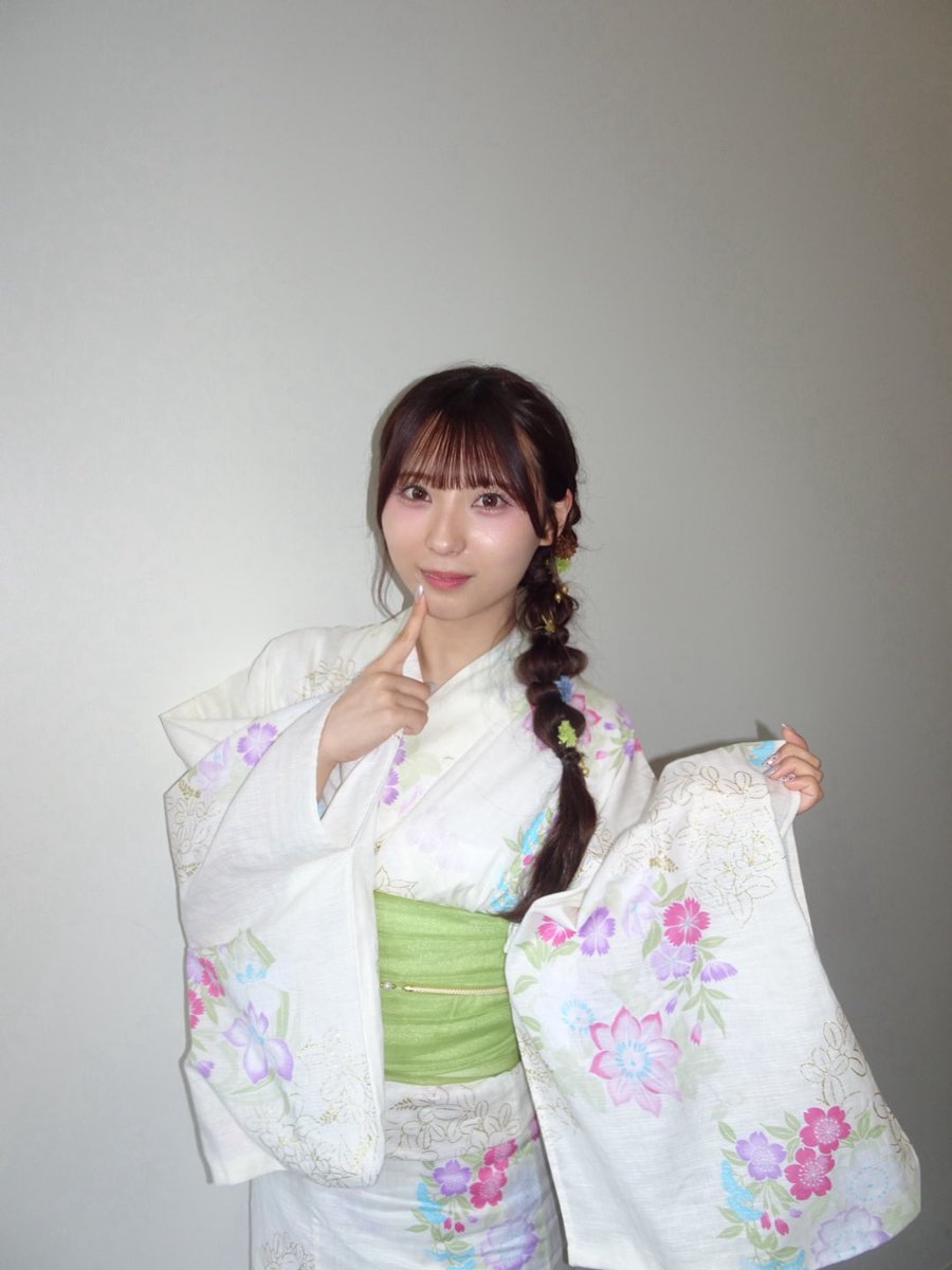 hi16_hkt48's tweet photo. どっちが好き👘 https://t.co/welRDRwx48