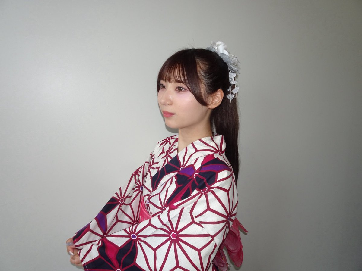 hi16_hkt48's tweet photo. どっちが好き👘 https://t.co/welRDRwx48