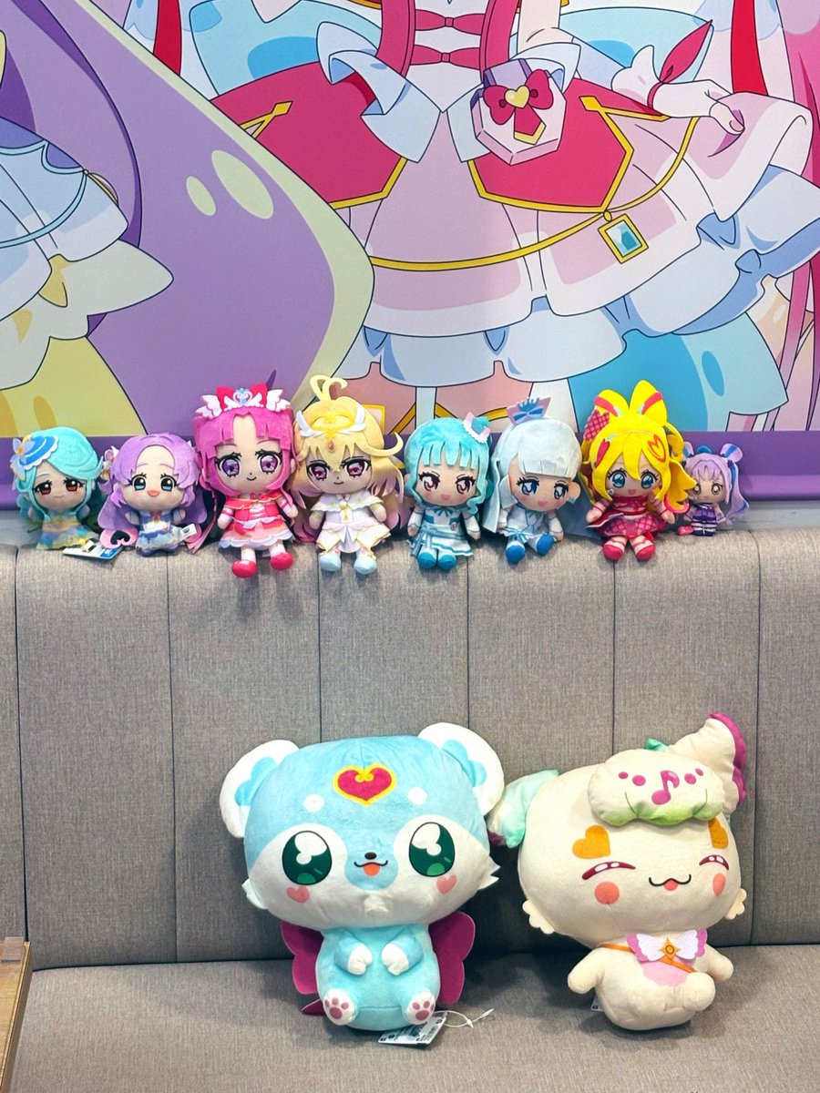 Ms_pastime_'s tweet photo. 今日はタワレコたんプリカフェで2作前に囚われたプリキュアおじさんして映画見てプリキュアづくし��てました(  ･ᴗ･ )⸝⚑��
猫組ぬい連れてったらラストに持ちぬいと一緒に写真撮って貰ったりカフェで買ったアクスタ並べて撮ってもらってました。

某パパは絶対娘さんと映画見に行ってください。 https://t.co/qODE6gON4P