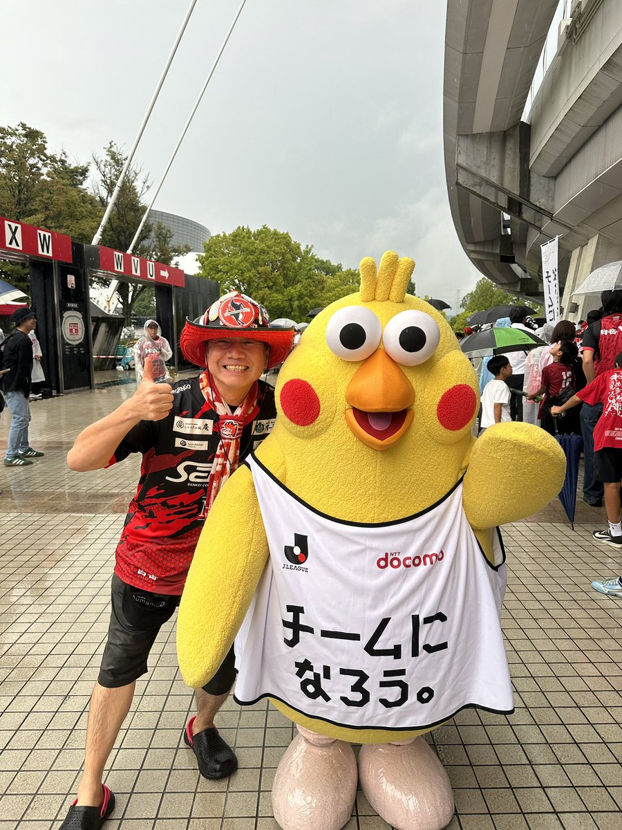 sirochusuki's tweet photo. スタジアムにマスコットがいると華やかですね☺️
スタジアムにマスコットがいると嬉しいですね🥰
スタジアムに…
#ポインコ兄弟
#ポインコ兄
#NTTドコモ
#くまモン
#ロアッソ熊本 https://t.co/4Ro8KhBc6u
