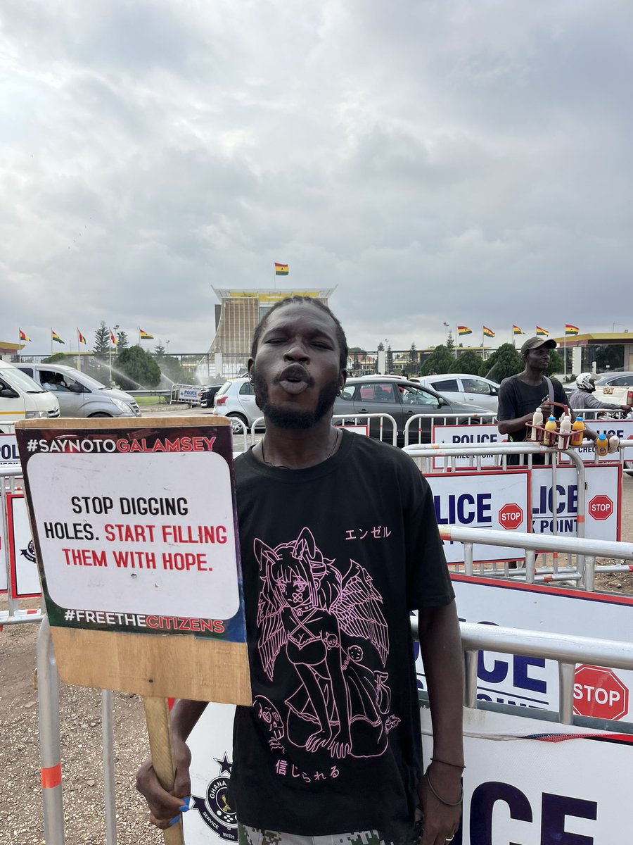 GusTavo071024's tweet photo. Founders day but we can’t even brag of a single thing Nkrumah fought and protected for us,Some particular rich men that are in bed with the government and they keep destroying our natural resources and killing us with cancer and kidney diseases 

#StopGalanseyNow https://t.co/3jbz2uQ7YH