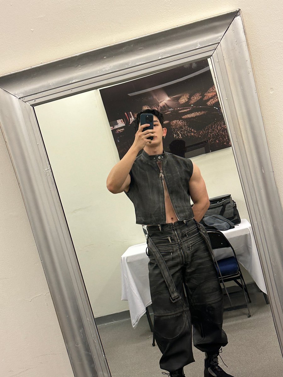 wonhoeuteamo's tweet photo. mirror selfie king https://t.co/7raV7sPFUD