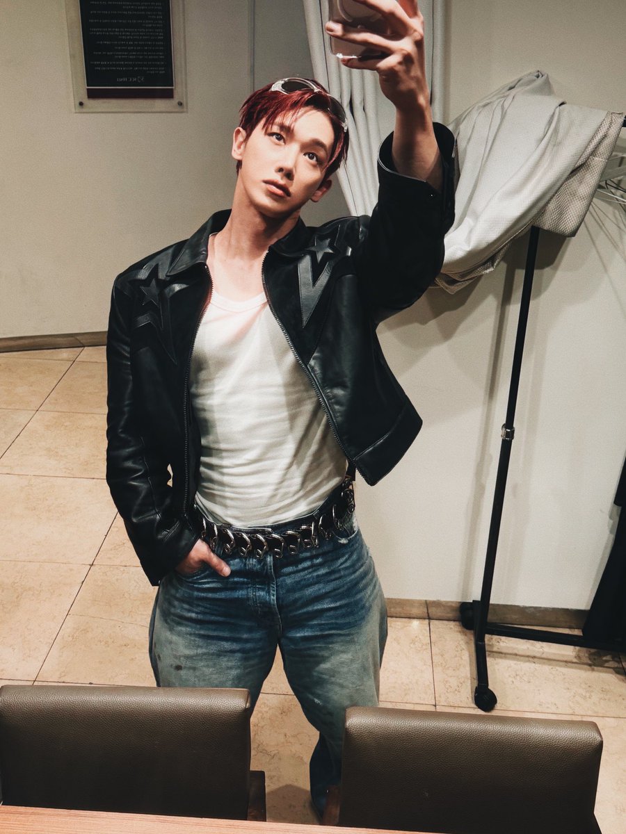 wonhoeuteamo's tweet photo. mirror selfie king https://t.co/7raV7sPFUD