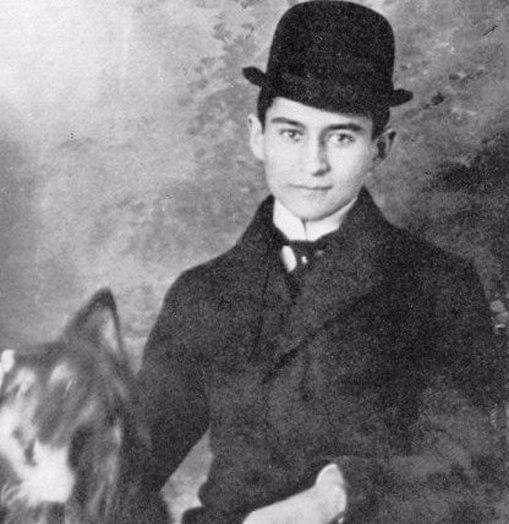 Levent_025's tweet photo. "Hayat bir savaştır: Kendinle bir savaş, koşullarınızla bir savaş ve bu koşulları yaratan aptallarla bir savaş."

~Franz Kafka~ https://t.co/CU2yXDc7zd