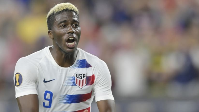 RinconMLS's tweet photo. 🔚 ¡SE RETIRA UN HISTÓRICO! 

👉 El delantero Gyasi Zardes 🇺🇸 anunció el final de su carrera profesional. 

🔥 Pasó por LA Galaxy, Columbus Crew, Colorado Rapids, Austin FC y también vistió los colores del USMNT. 

¡Buena vida, @gyasinho! https://t.co/WLxNOIUaj3