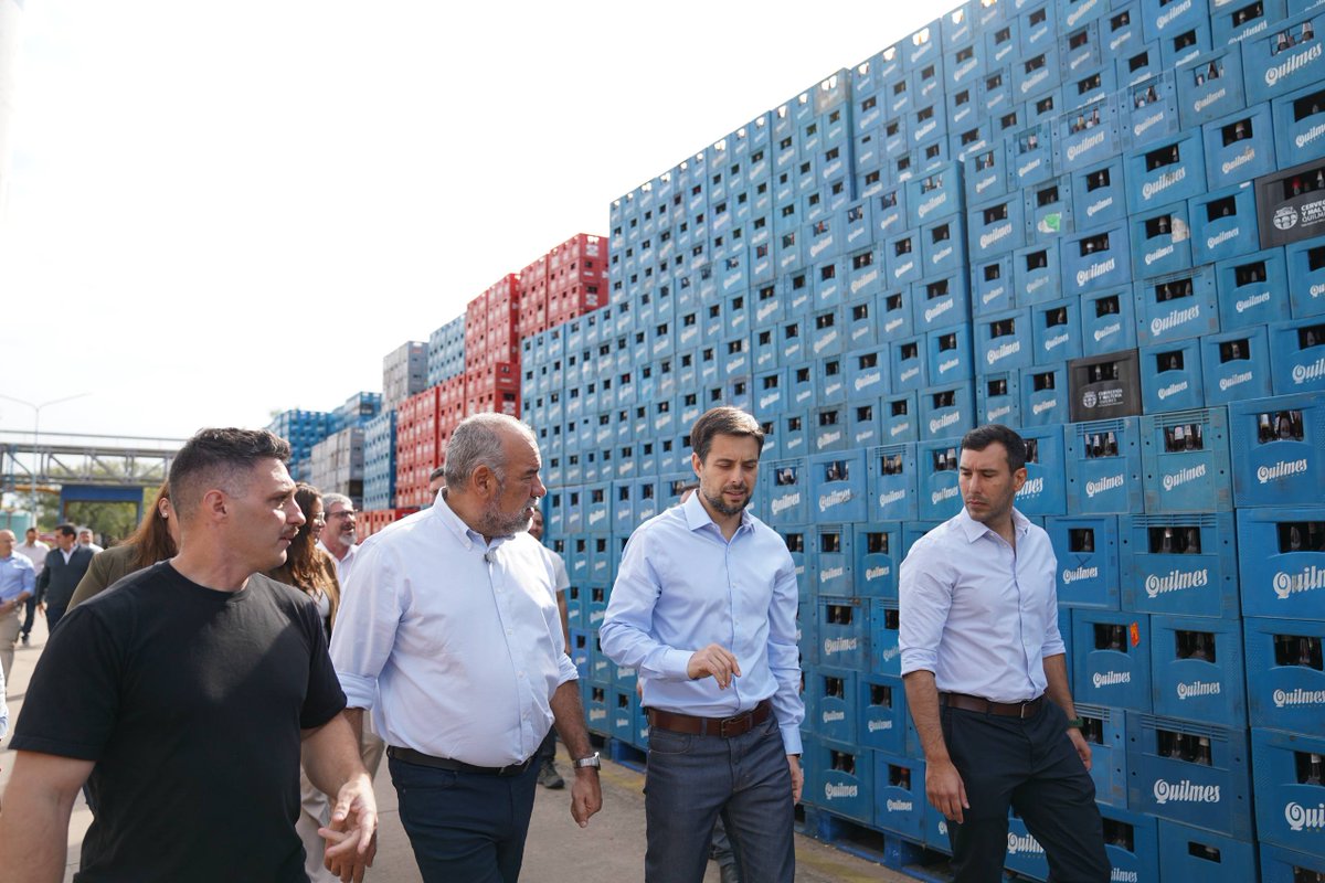 claudiopolich's tweet photo. Visité la planta de Cervecería y Maltería Quilmes para conocer su trabajo y compromiso con el ambiente. Reducir la huella de carbono, cuidar el agua y promover la economía circular también es construir una Corrientes más sustentable, con producción y empleo. #LaCiudadQueQueremos https://t.co/TQs1cxWqG7