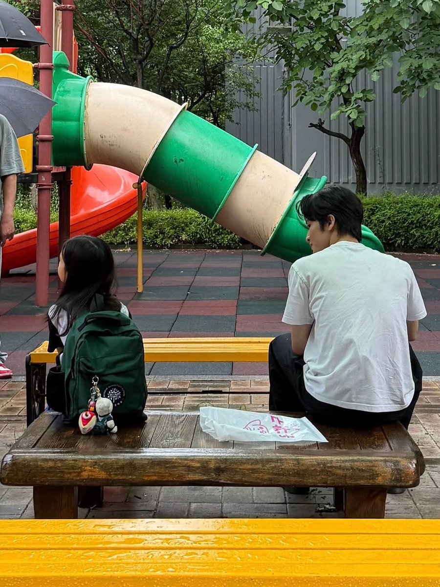 remleeyour's tweet photo. kayak ayah yang lagi bujuk anak ceweknya yang lagi ngambek😭 https://t.co/7C15VLqijZ