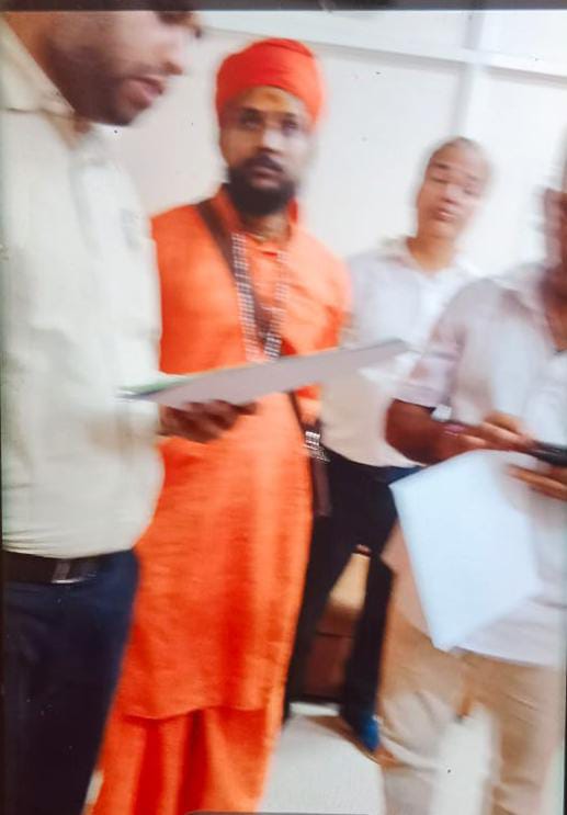 vinitkanungo's tweet photo. खंडवा में संतों द्वारा एसडीएम को दिया गया ज्ञापन मंदिर में कमरे खुलवाने बाबत
https://t.co/hseNQp20FV https://t.co/LCr1bfMZBi