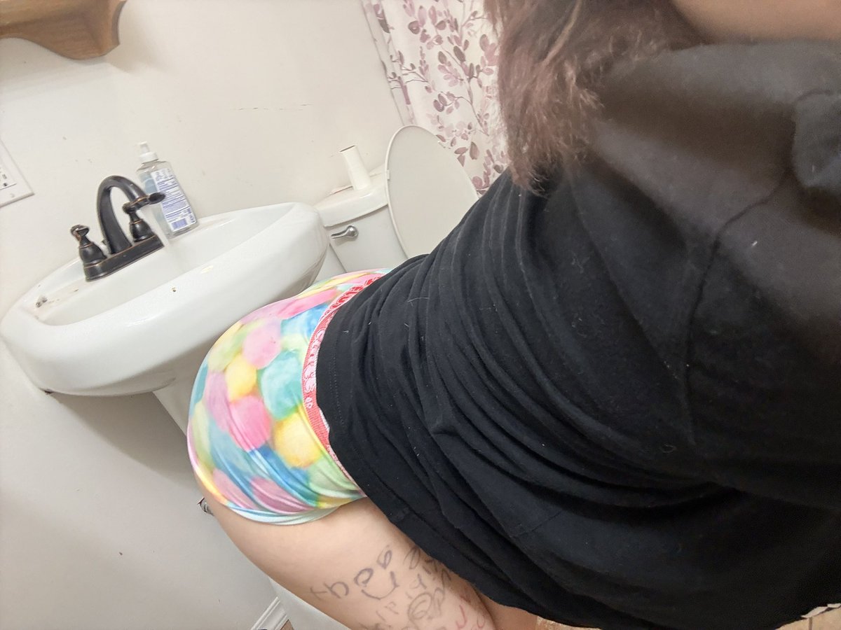 lustyheartt's tweet photo. i think id look better sitting on your face #ddlg #polyamourus #cnc #rapekink #daddykink #mommy #petplay #puppyplay #thighriding #freeuse #ropebunny #thighfucking #bloodkink #littlegirl https://t.co/sg5d5YNkow