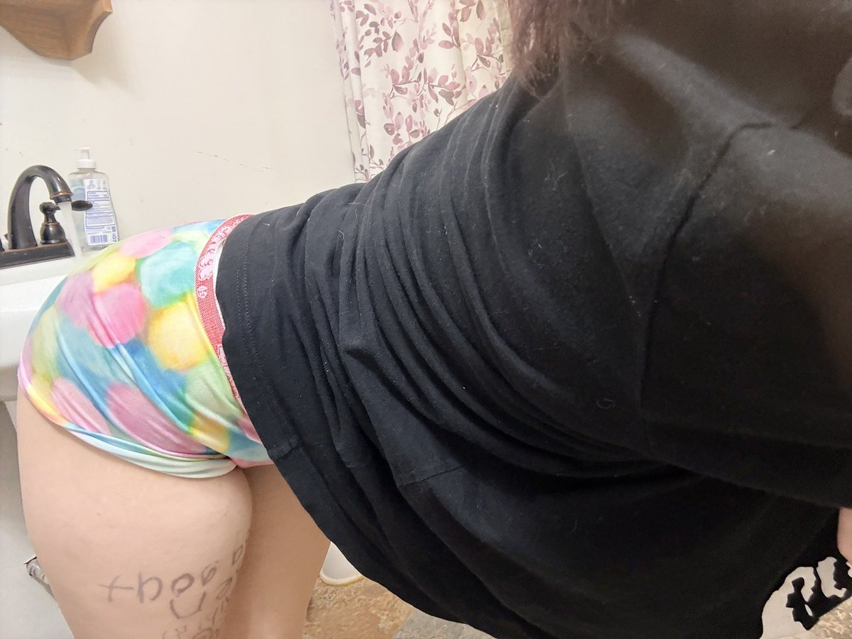 lustyheartt's tweet photo. i think id look better sitting on your face #ddlg #polyamourus #cnc #rapekink #daddykink #mommy #petplay #puppyplay #thighriding #freeuse #ropebunny #thighfucking #bloodkink #littlegirl https://t.co/sg5d5YNkow