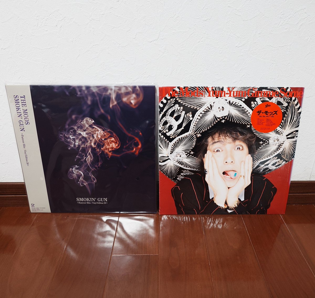 19810621's tweet photo. THE MODS アナログベスト「SMOKIN’ GUN ~Forever Hits:Vinyl Edition 20~」
発売日:2026年9月23日(水)
アナログレコードとしては、
1987年10月21日発売の
「YUM-YUM GIMME SOME」以来!!!やっぱりLP盤いいな〜♪
今、プレイヤーがないんですが😅
#SmokinGun #THEMODS #ザモッズ #MODS #モッズ https://t.co/pxR1htqAZn