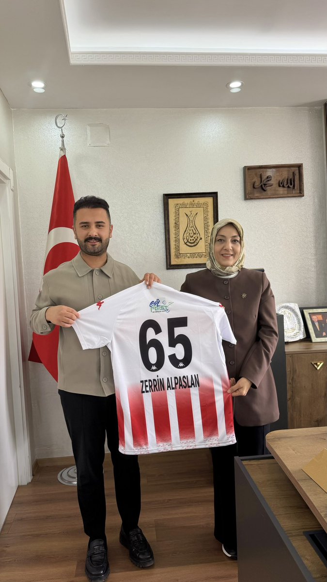 akkadinvann's tweet photo. İl Kadın Kolları Başkanımız Sayın Zerrin Alpaslan’ı, AK Parti Gençlik Kolları Başkanımız Sayın Burak Gültepe makamında ziyaret ederek, Başkanımızı ve yönetimlerimizi Göl Fest’e davet ettiler.

Nazik ziyaretleri ve takdim ettikleri kıymetli hediyeleri için Başkanımıza teşekkür ediyoruz.

@tugbaisikercan @tulaykaynarca @mercankoc @minemeydanc @ArvasAbdulahat @zerrin_alpaslan @gultepeburak @AKKADINGM @AK_PartiVan @akgenclikvann