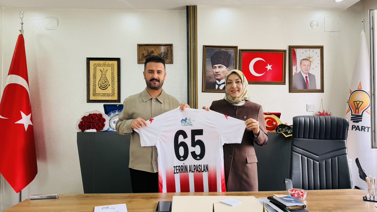 akkadinvann's tweet photo. İl Kadın Kolları Başkanımız Sayın Zerrin Alpaslan’ı, AK Parti Gençlik Kolları Başkanımız Sayın Burak Gültepe makamında ziyaret ederek, Başkanımızı ve yönetimlerimizi Göl Fest’e davet ettiler.

Nazik ziyaretleri ve takdim ettikleri kıymetli hediyeleri için Başkanımıza teşekkür ediyoruz.

@tugbaisikercan @tulaykaynarca @mercankoc @minemeydanc @ArvasAbdulahat @zerrin_alpaslan @gultepeburak @AKKADINGM @AK_PartiVan @akgenclikvann