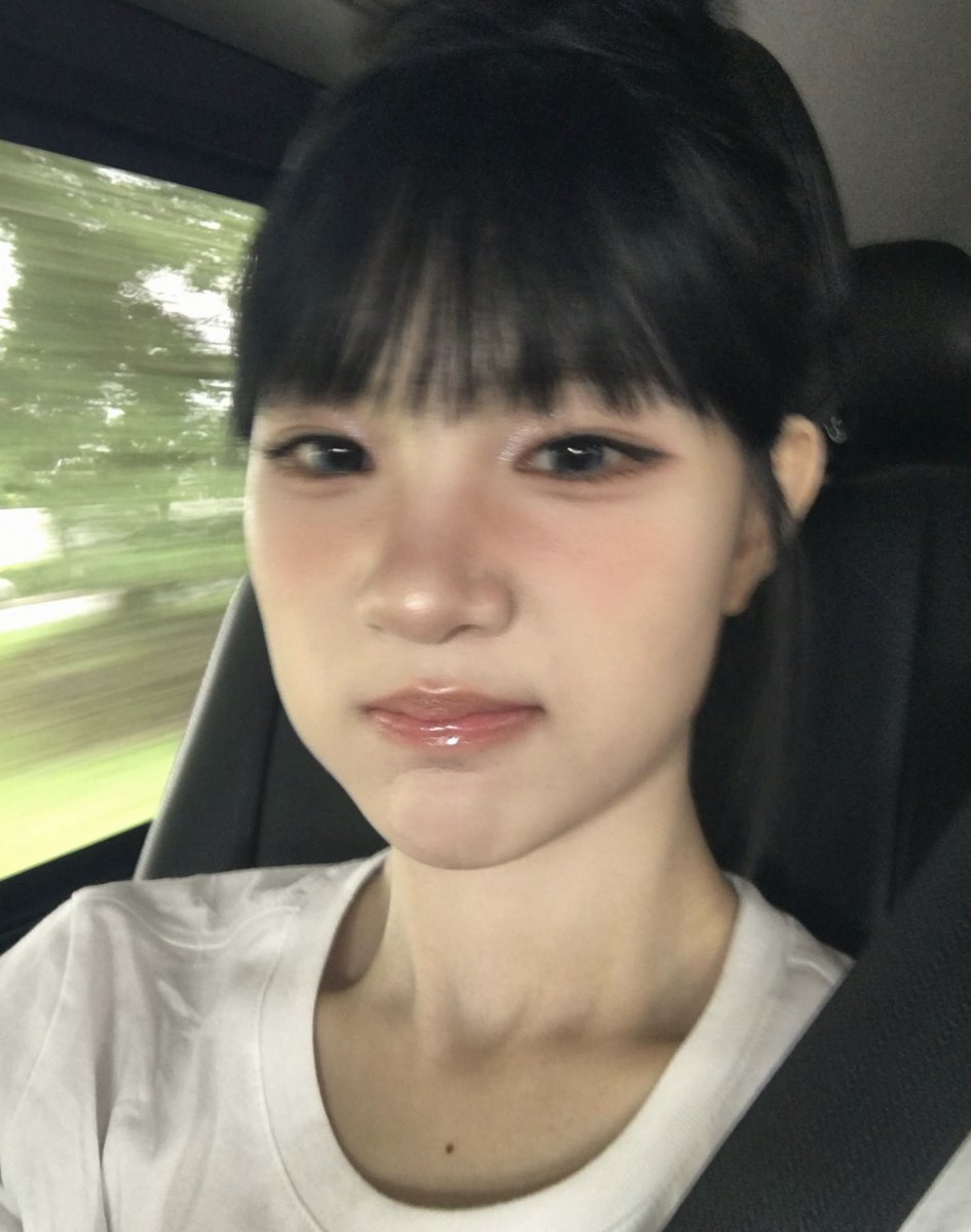 0i96y's tweet photo. 노유나랑 커플게숭티 입고 좋아하는거 봐.. https://t.co/KFB2gARuAj