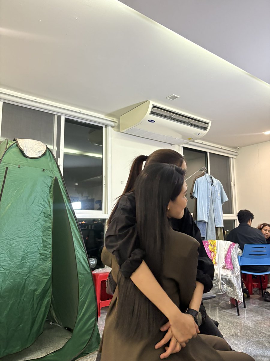 Khomkhlang_STH's tweet photo. ขอบคุณที่รักกันและจับมือกันมาจนถึงวันนี้นะพ่อจ๋าแม่จ๋า

KHOM KHLANG EP3
#ข่มขลังตอนที่3
#ข่มขลัง https://t.co/GBxgDQtz3f