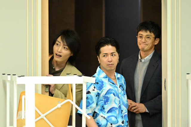 livedoornews's tweet photo. 【発表】『GTO』次週ついに最終回 98年版“生徒”小栗旬＆徳山秀典が出演へ
https://t.co/VF9fBO5t3c

第10話が、21日に放送。次週放送の最終回には1998年版『GTO』や、2024年放送の単発ドラマ『GTOリバイバル』にも出演した、小栗旬と徳山秀典が登場することが、次回予告にてサプライズ発表された。 https://t.co/brOHFVuHLO