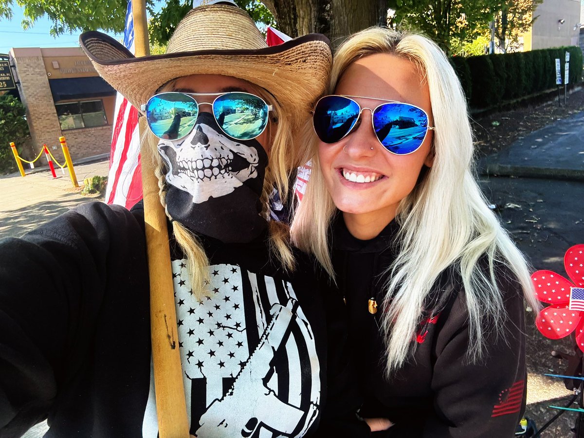 HaleyReports's tweet photo. VICTIM OR FIGHTER. PICK ONE.

Stand tall. Have courage. Defend yourself. 💪🏼 Don’t wait for someone else to fight your battles for you. 

Proud of @RightSideR3bel for refusing to accept disrespect, intimidation, or treated like a punch bag. 🔥  she is inspiring women/men to take a stand!