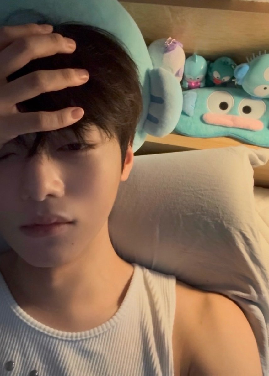 onlykyuu__'s tweet photo. 약간 치즈볼남같다
한교동 자랑인 척하면서 의도는 자기 얼굴 자랑이었던거임 https://t.co/uzPkKyr4p2