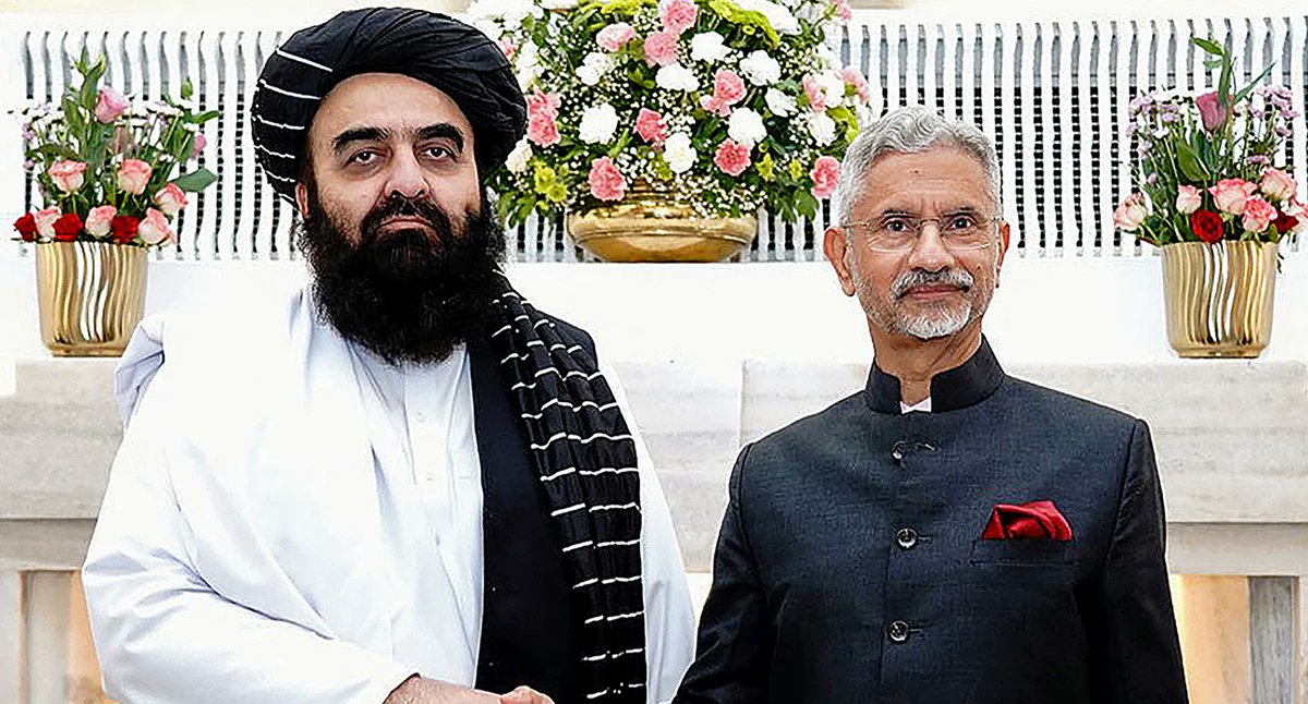 abdul1863785's tweet photo. @AdityaRajKaul India and the Taliban are working together to promote terrorism, while Pakistan is standing alone against this terrorism. We are proud of Pakistan for working on its own to make the entire region peaceful.
2Terrorists in one Pic. https://t.co/juEKowN4YR
