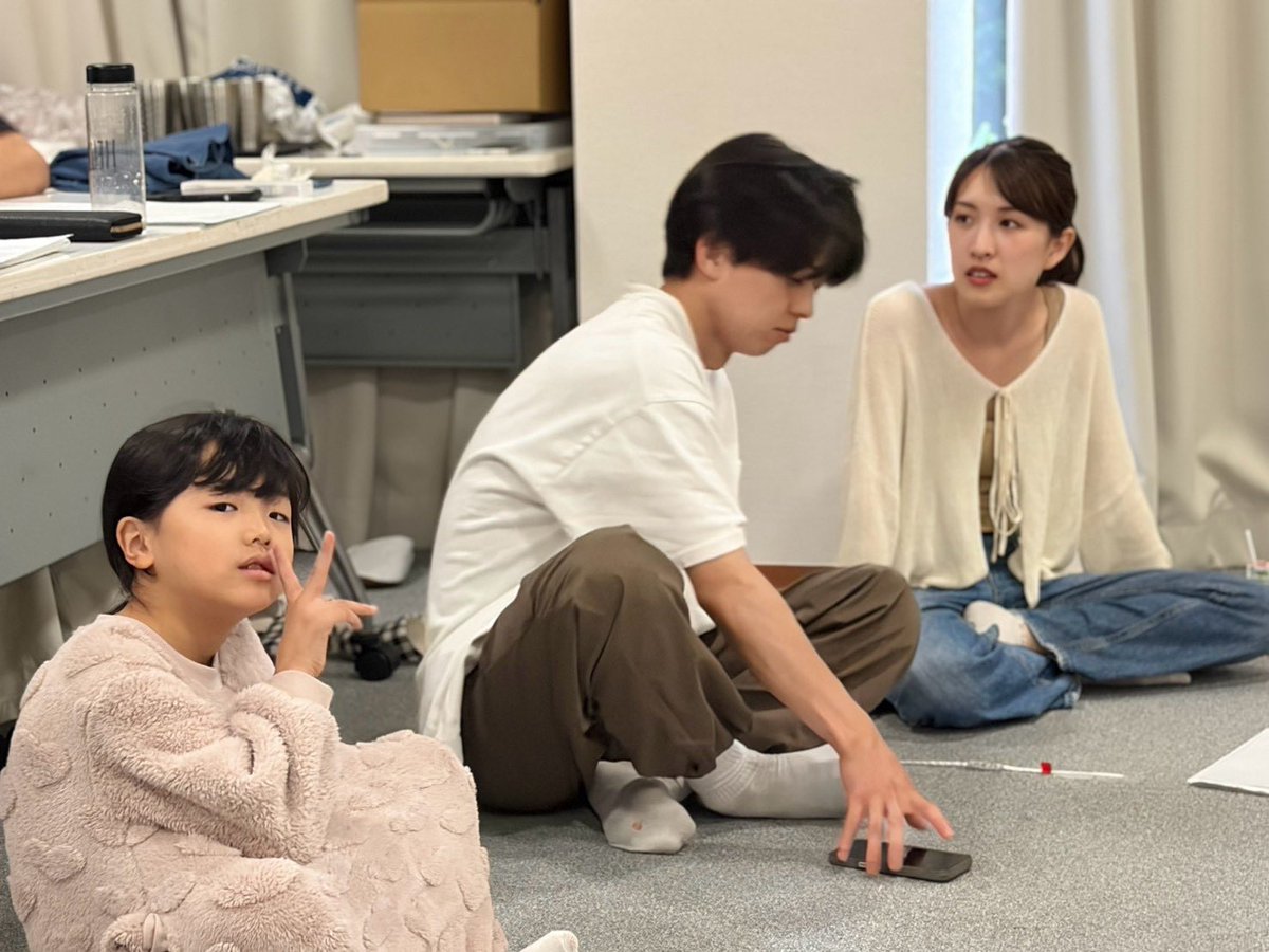 Kotaro_Sumi's tweet photo. #ひとレール

集中稽古1日目。
今日からスタジオに移動して、仮組みのセットで稽古です。
初のABとも全キャスト揃っての稽古でした。
広くて、居心地が良い素敵な稽古場です。

早速AB班両方とも通しました。
より多くの人に観てほしい。ぜひお待ちしてます

チケットのご予約はこちらから
https://t.co/v0YZFchzrX
お祝い札はこちらから
https://t.co/BlgayJvx4g