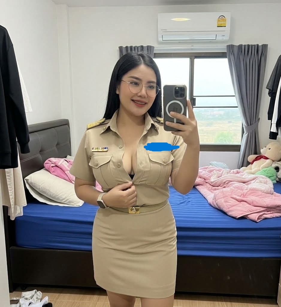 PForporn358242's tweet photo. @k8Lda6x6eNDhbNV ครูบอกให้ไปลงโปรเเกรมให้หน่อย โปรเเกรมword ของครูหมดอายุด้วยความที่ผมเก่งคอมก็เลยไปลง ครูเลยไปสอนก่อน ผมก็เลยเข้าเฟสครูไปอ่านเเชทเจอครูถ่ายรูปเสี่ยวส่งให้คนเเฟนดู ทั้งหีทั้งนม รูตูด ท่าหมา มีหมด 20 30 รูป ผมเลยเข้า gmail ผมเเล้วเซฟลงไดฟ์ ไปเเบ่งเพื่อน เเต่ไม่ส่งให้กลัวหลุด https://t.co/kFDAZCihY2