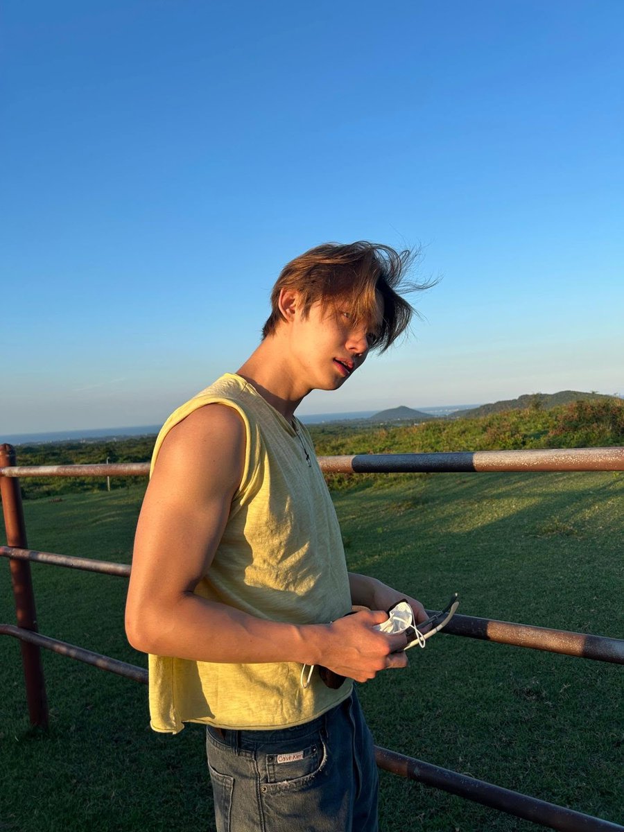 archivezzn's tweet photo. sunkissed ☀️ https://t.co/c6aC5xIcBC