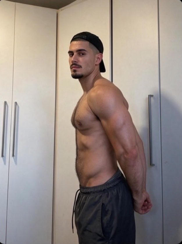 CaiqueMarreta's tweet photo. Do you think the physique is coming together?

#gay #fy #viral #bigdick https://t.co/jpZVhPEhZt