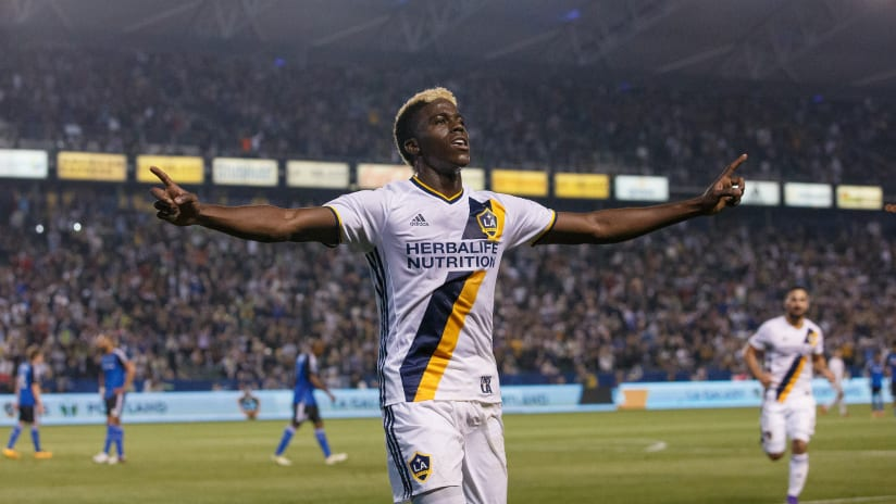 RinconMLS's tweet photo. 🔚 ¡SE RETIRA UN HISTÓRICO! 

👉 El delantero Gyasi Zardes 🇺🇸 anunció el final de su carrera profesional. 

🔥 Pasó por LA Galaxy, Columbus Crew, Colorado Rapids, Austin FC y también vistió los colores del USMNT. 

¡Buena vida, @gyasinho! https://t.co/WLxNOIUaj3