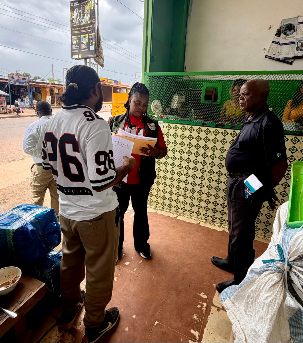 libfoodsafety's tweet photo. The EU-funded #LiFSI joined the Food Authority of Liberia on its county engagement mission to Margibi &amp; Bong. The 15-county tour, facilitated with funding support from the #EU, is helping FAL engage local authorities, markets, &amp; communities to strengthen its #foodsystems #UNIDO https://t.co/Mlj246UigA