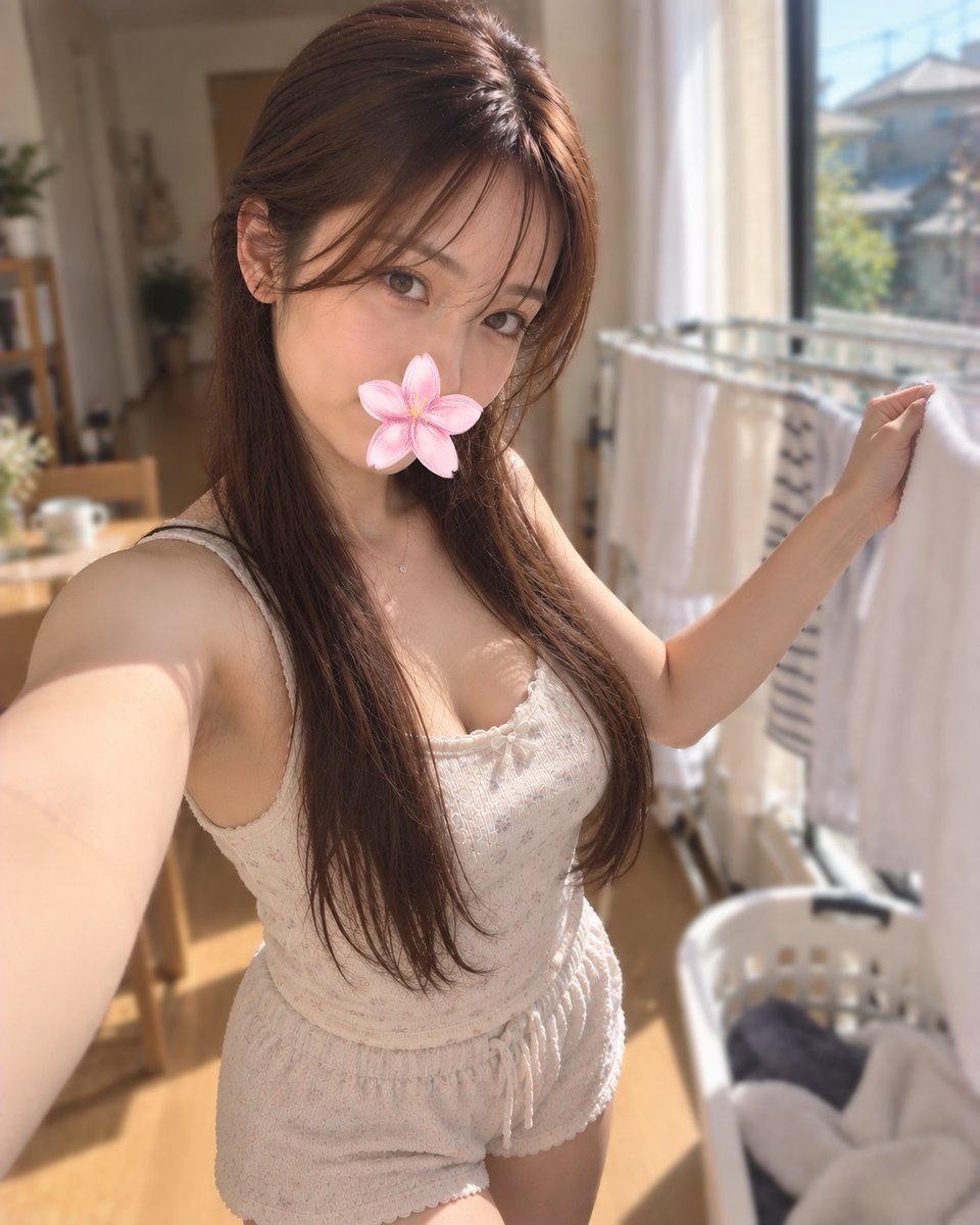 qq3opp's tweet photo. 朝から洗濯してるので、誰か褒めてください☺️

昨日ずっと家にいた反動なのか
晴れたら急に動きたくなりました。

窓開けて、部屋も片付け中。

褒められると伸びるタイプです🤭 https://t.co/zyETZRRWqv