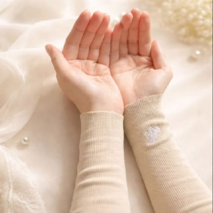 febbyieay's tweet photo. HIJABI MUST HAVE this Premium Seamless Handsock🧕🏻💫 https://t.co/9ExLYLpohY