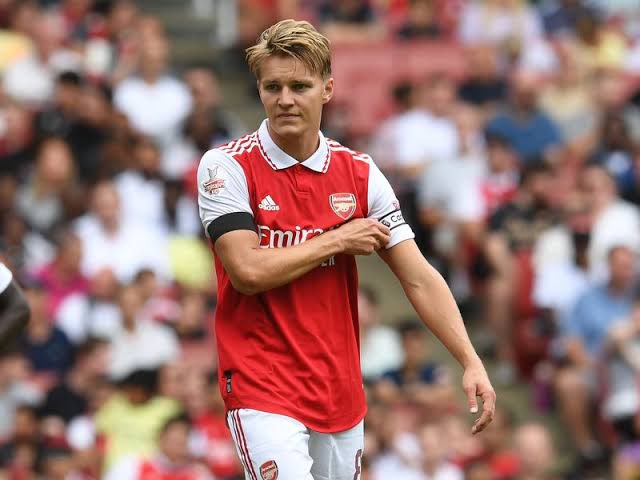 Parisdreams_emp's tweet photo. Liverpool fans don’t be so gullible and stupid now. 

Florian Wirtz has played 55 games for Liverpool, Let us compare him to Martin Ødegaard first 55 games for Arsenal

           Florian Wirtz.          -    Martin Ødegaard
Games.          55.                     55
Goals.             7.                         5
Assists.          9.                         3
Total G/A.      16.                       8

*Wirtz created 100 chances in 4 games faster than  Ødegaard in the PL. 

Need be I add to it that Odegaard at that age was the same as Wirtz now. There was no time Carragher or Skysport looked at him, criticized him and said that was his best and he couldn’t do much better. Neither did Arsenal fans call for his head. 
So when you go about nodding your head while @Carra23 brings down our youngsters for his pay checks and his Evertonian family, ask yourself who will be his next target after Wirtz? Barcola, Rio, Munoz, Ekitike, Jacquet are all next prey. Be ready to tear them down with him. 
Shame!!!!