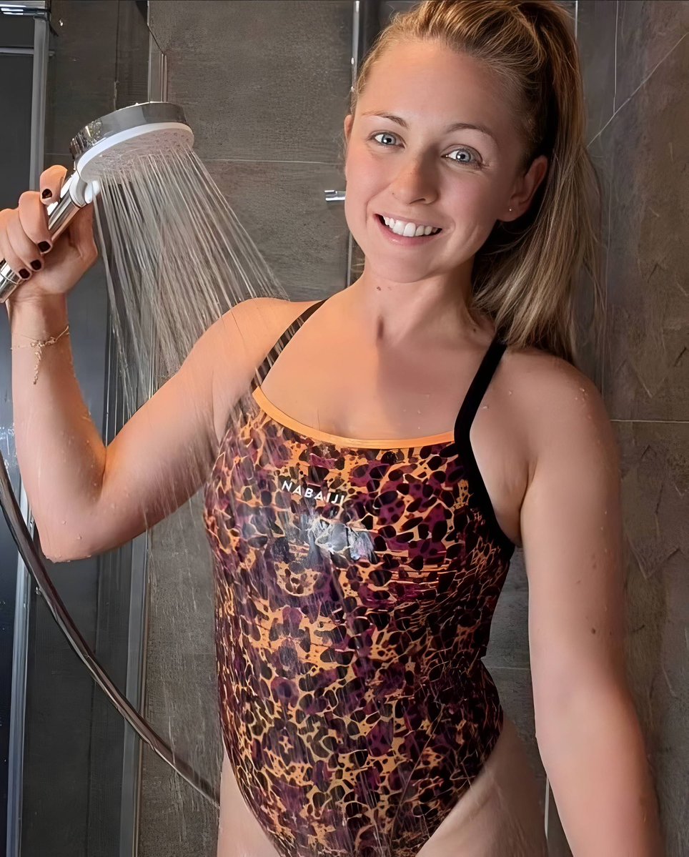 becky91737's tweet photo. Would you shower with me even though we’re not dating be honest https://t.co/b9WJgC26oM
