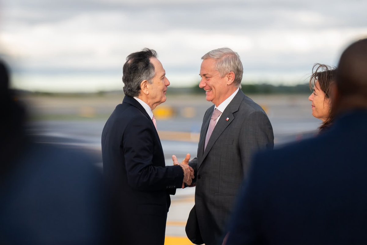 PresidenteKast's tweet photo. Chile tiene mucho que ofrecer al mundo y el mundo tiene que saberlo. Acabamos de aterrizar en Nueva York, donde estaremos cuatro días trabajando para atraer inversión, abrir mercados y representar a nuestro país ante Naciones Unidas. https://t.co/h2JiuouQdY